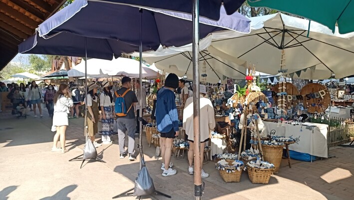 Jing Jai Market (zaterdag- & zondag-ochtend)